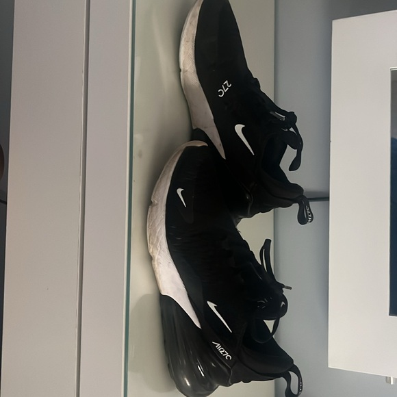 black nike 270s - Picture 2 of 3